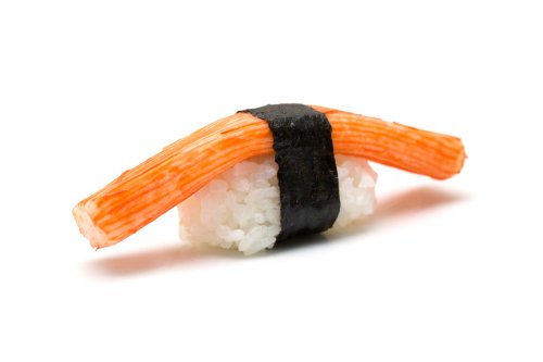 Ảnh chụp sushi cua được tách ra trên nền trắng