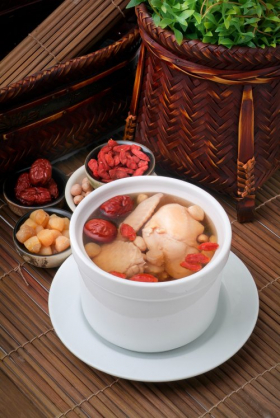 Ảnh chụp Súp gà và thảo dược trong nồi, phong cách ẩm thực Trung Quốc