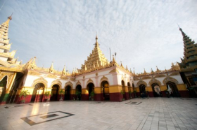 Ảnh chụp cảnh quan chùa Maha Muni ở thành phố Mandalay, Myanmar