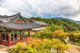 Ảnh chụp những ngôi chùa Phật giáo ở miền núi Hàn Quốc vào mùa thu