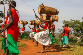 Ảnh tay trống Burundi ở Châu Phi