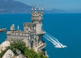 Ảnh chụp một lâu đài trang trí nằm ở Gaspra, bán đảo Crimea
